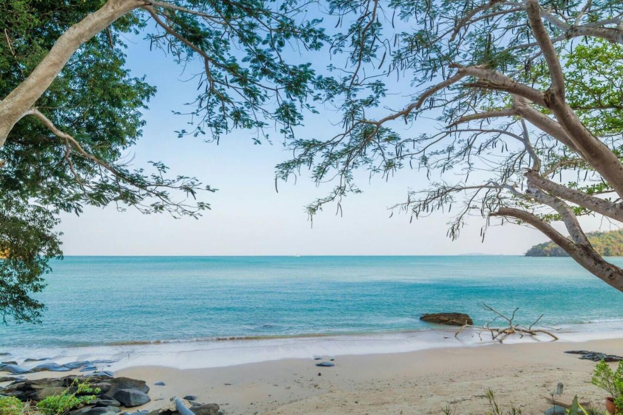 Koh Sirey Beachfront Pool Villa Phuket Exterior photo